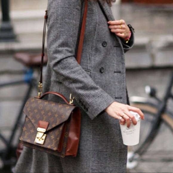 SOLD ONLINE - Picture 2 of 16